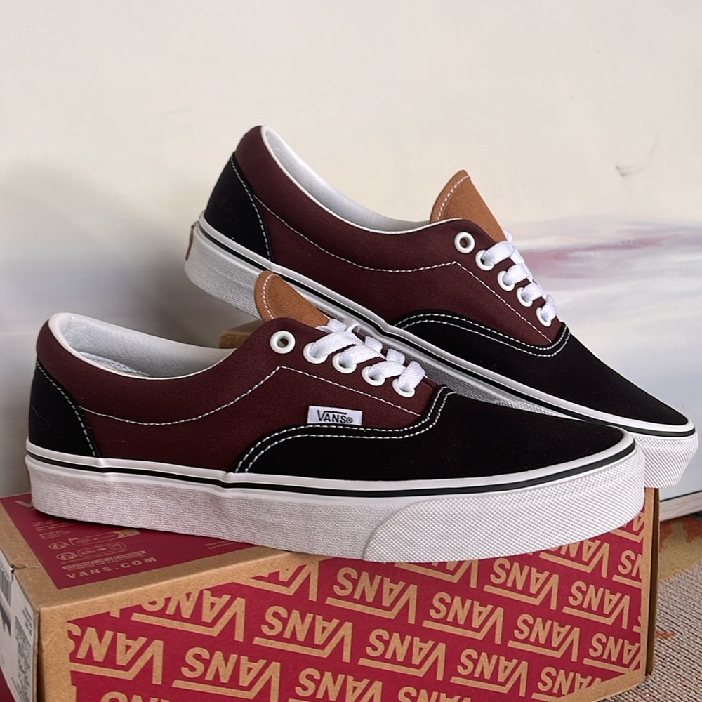 Vans Men’s Era Color Block Black/Brown
VN0005UEYS8
Sneakers - Picture 7 of 16